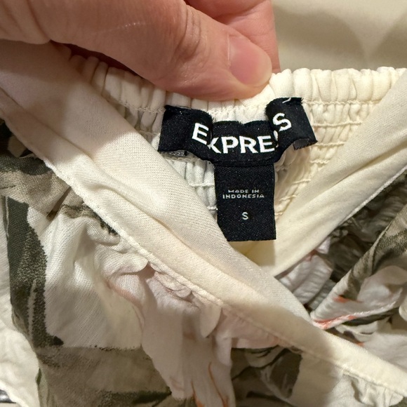 Express Leaf Print Ruffle Blouse - Picture 3 of 3